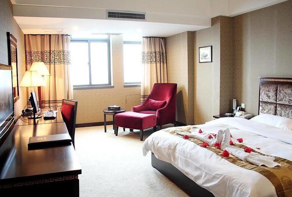 New Beacon Runfeng International Hotel อู่ฮั่น ภายนอก รูปภาพ