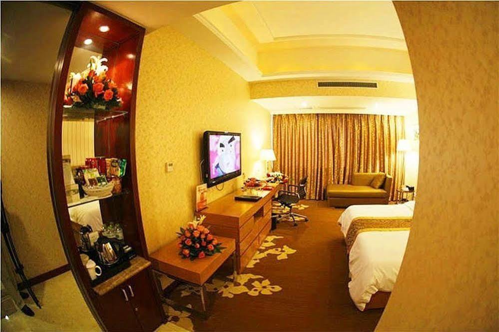New Beacon Runfeng International Hotel อู่ฮั่น ภายนอก รูปภาพ