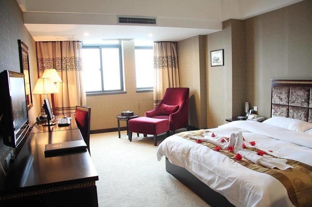New Beacon Runfeng International Hotel อู่ฮั่น ภายนอก รูปภาพ